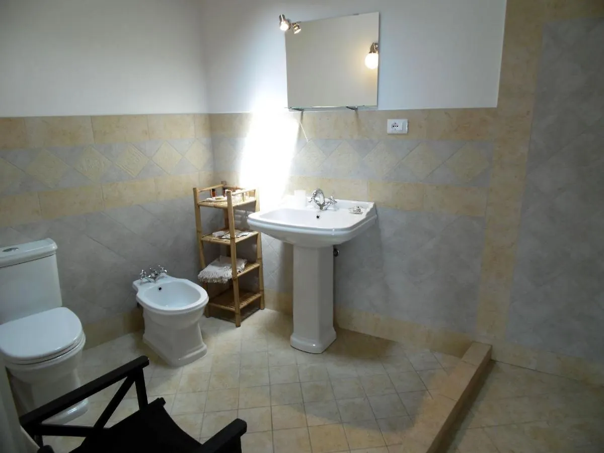 Belvilla By Oyo Maison Jaune Marone 0*,  Italia