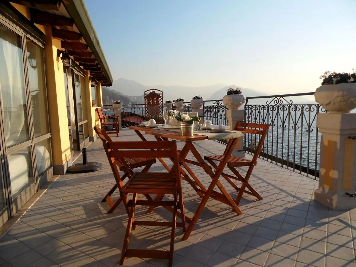 Belvilla By Oyo Maison Jaune Marone 0*,  Italia